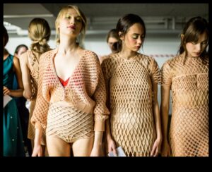 النمط المستدام: ملابس عصرية بلمسة صديقة للبيئة