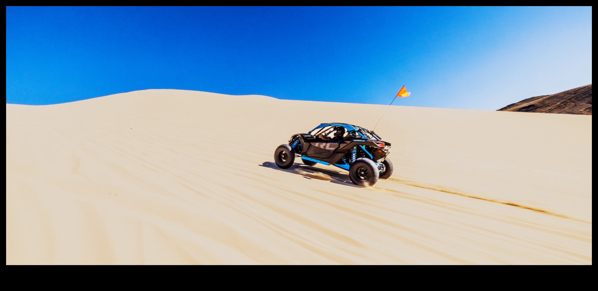 أحلام الصحراء: مركبات الطرق الوعرة تتعامل مع الرمال ببراعة لا مثيل لها