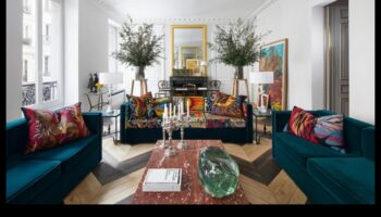 من المنصة إلى الأريكة: دليل مصمم الأزياء والديكور الداخلي